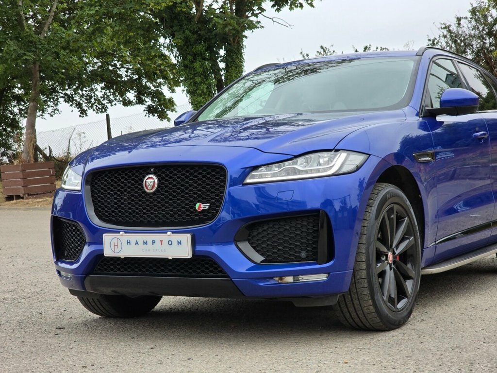 Jaguar F-Pace White #51