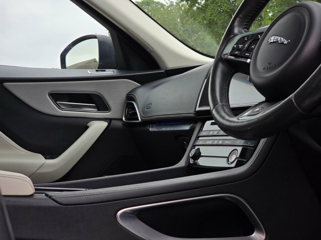Jaguar F-Pace White #15