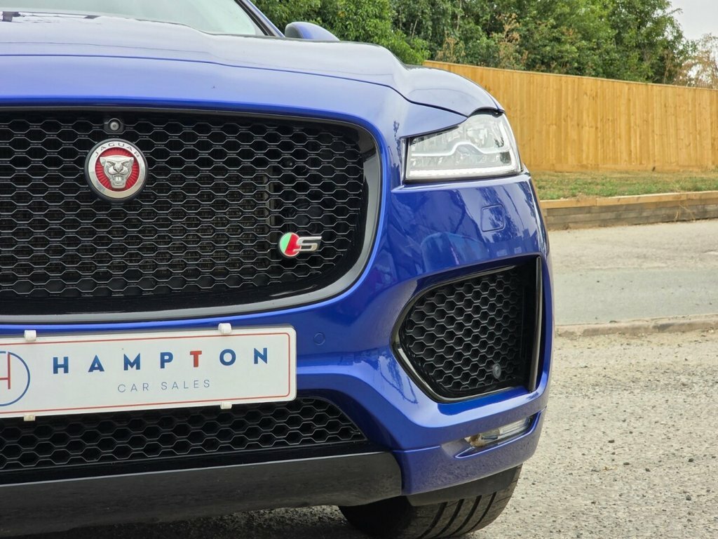 Jaguar F-Pace White #48