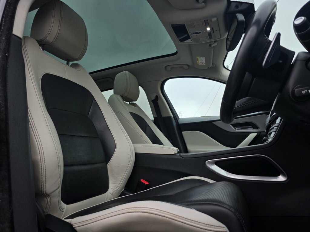 Jaguar F-Pace White #12