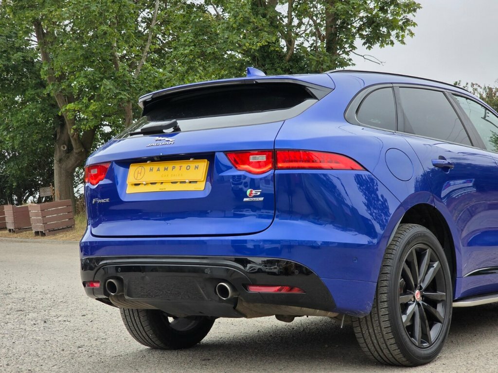 Jaguar F-Pace White #54