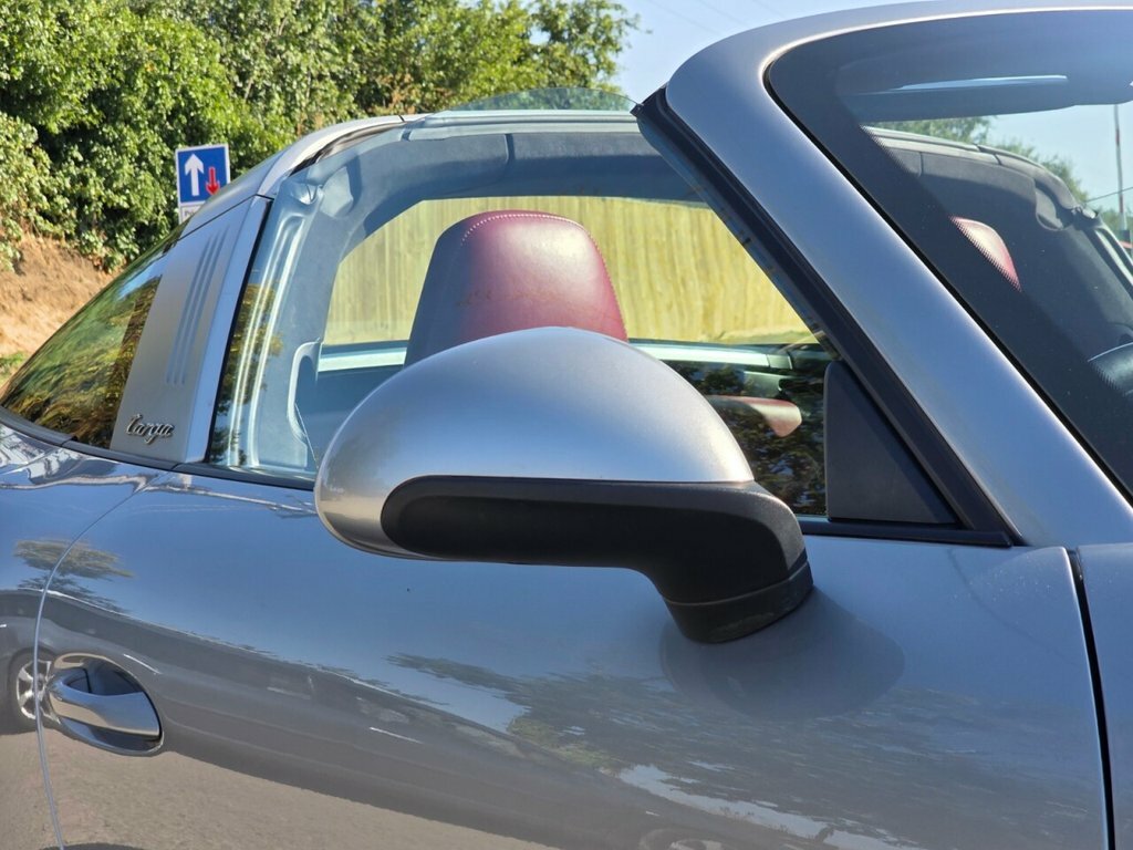 Porsche 911 2dr Pdk Silver #58