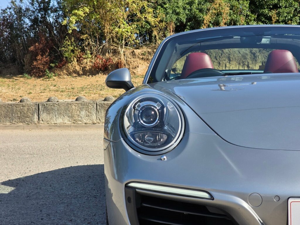 Porsche 911 2dr Pdk Silver #56