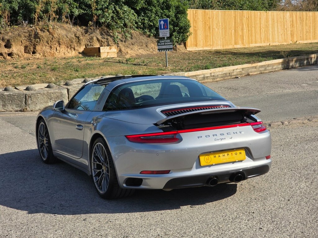 Porsche 911 2dr Pdk Silver #7