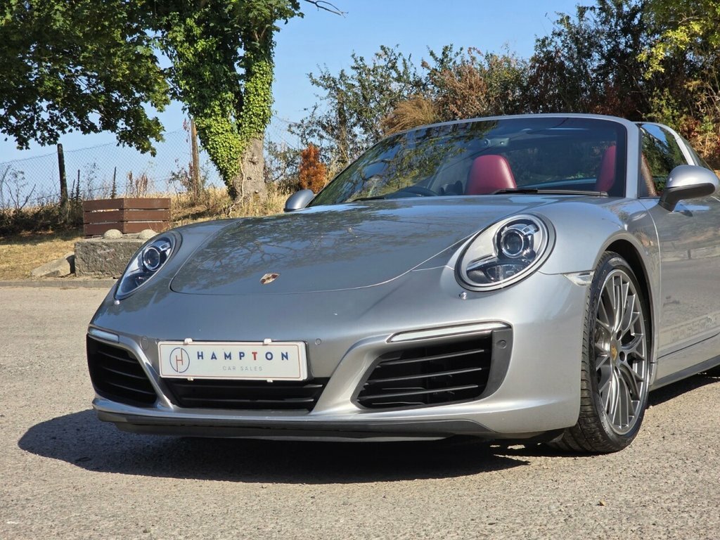 Porsche 911 2dr Pdk Silver #62