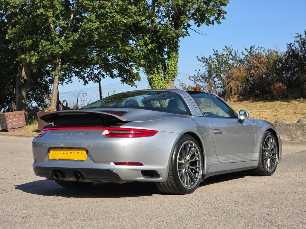 Porsche 911 2dr Pdk Silver #10