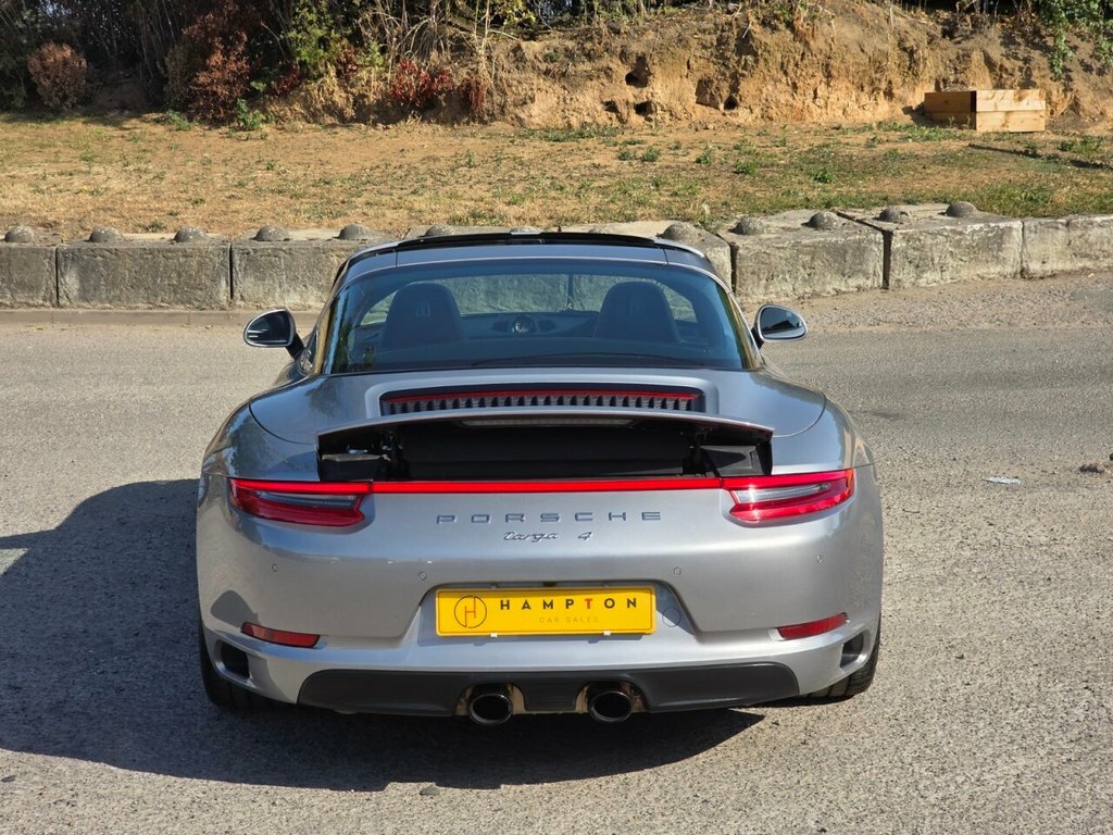 Porsche 911 2dr Pdk Silver #9