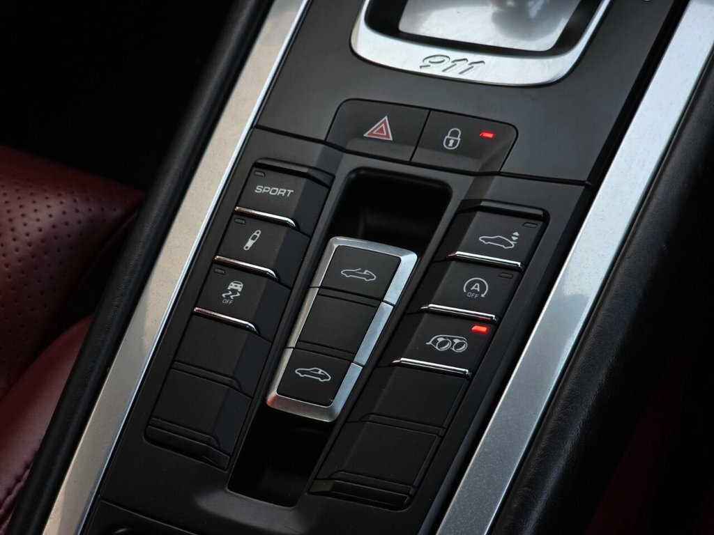 Porsche 911 2dr Pdk Silver #39