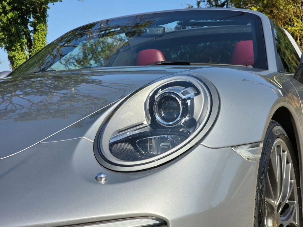 Porsche 911 2dr Pdk Silver #57