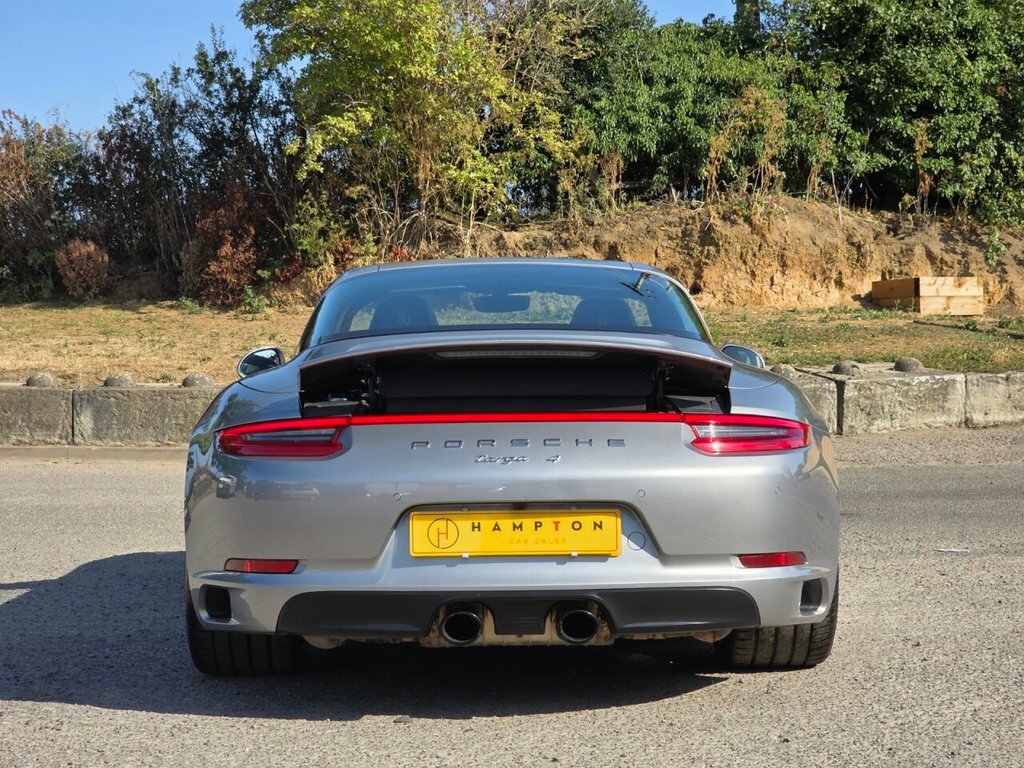 Porsche 911 2dr Pdk Silver #8