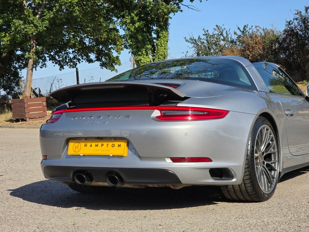 Porsche 911 2dr Pdk Silver #66