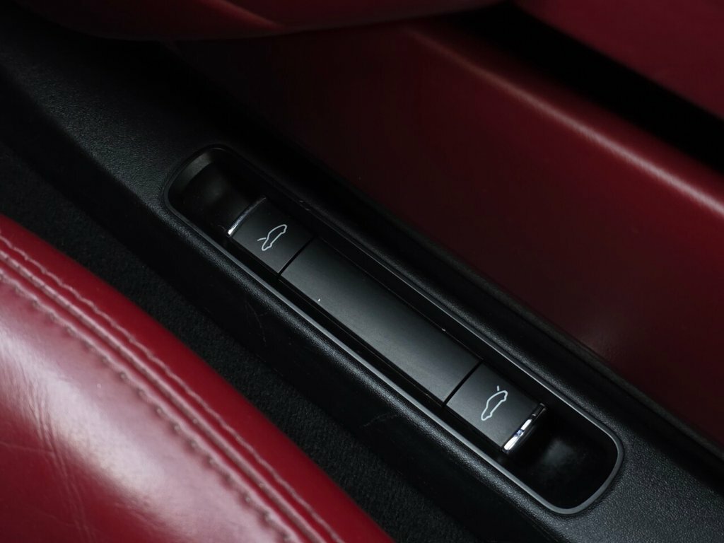 Porsche 911 2dr Pdk Silver #36