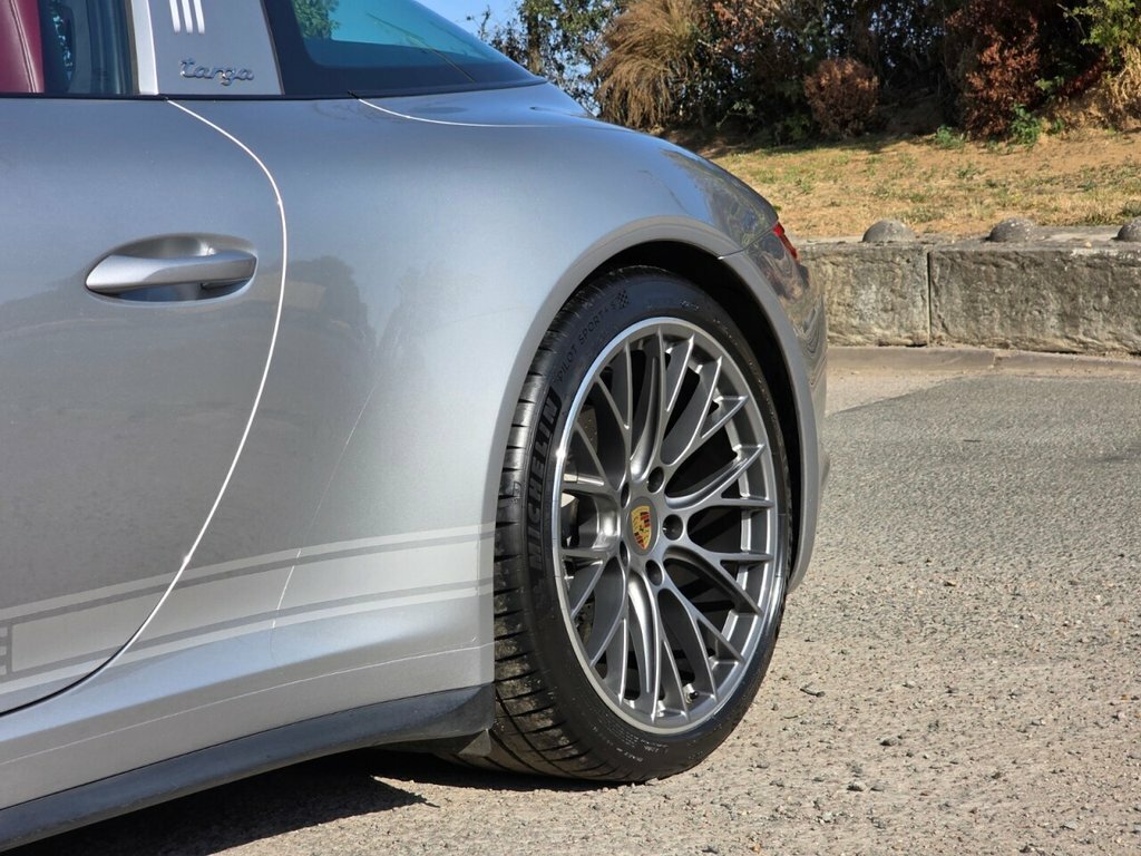 Porsche 911 2dr Pdk Silver #61