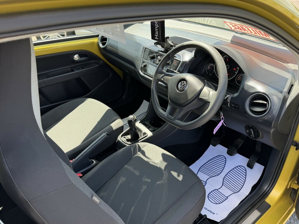 Volkswagen Up 1.0 Move Up Yellow