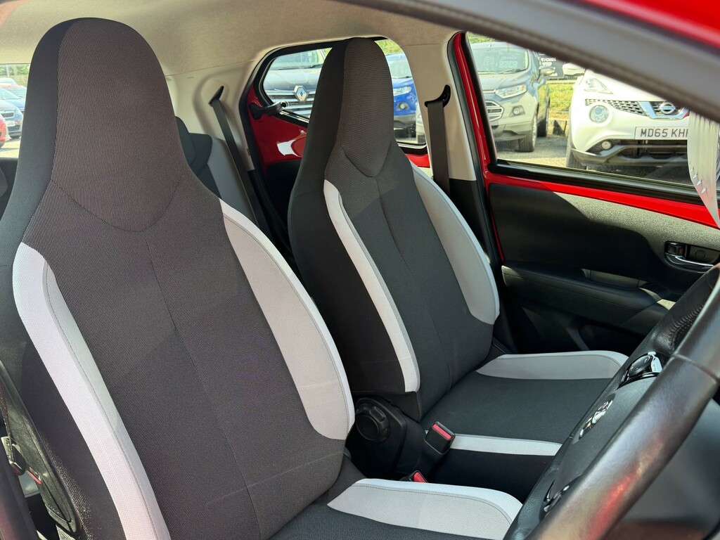 Toyota Aygo 1.0 Vvt-i X-play Red #6