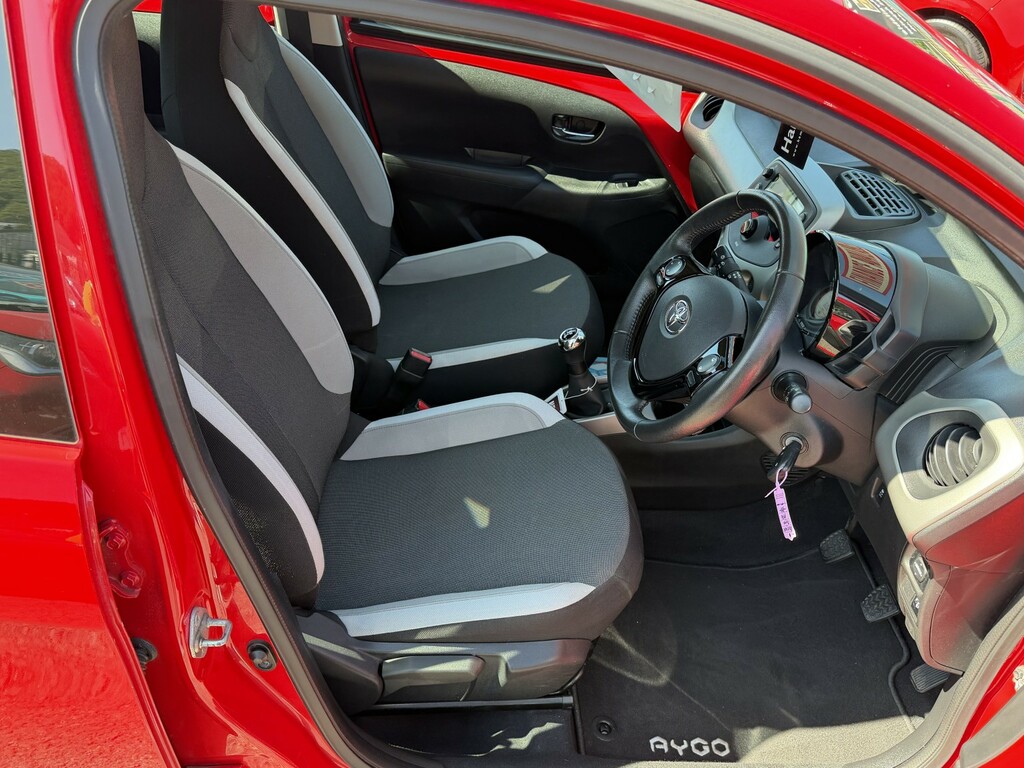 Toyota Aygo 1.0 Vvt-i X-play Red #3