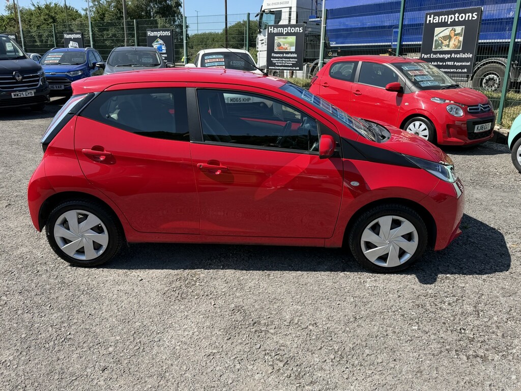 Toyota Aygo 1.0 Vvt-i X-play Red #4