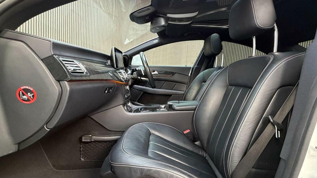 Mercedes-Benz CLS 2.1 Cls220d Amg Line Premium Coupe G-tronic Eur White #3