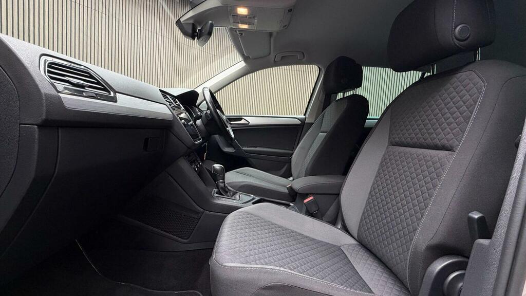 Volkswagen Tiguan 2.0 Tdi Se Navigation Dsg Euro 6 Ss Silver #3