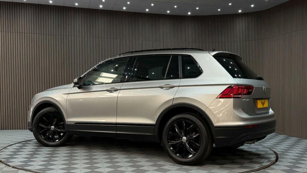 Volkswagen Tiguan 2.0 Tdi Se Navigation Dsg Euro 6 Ss Silver #2