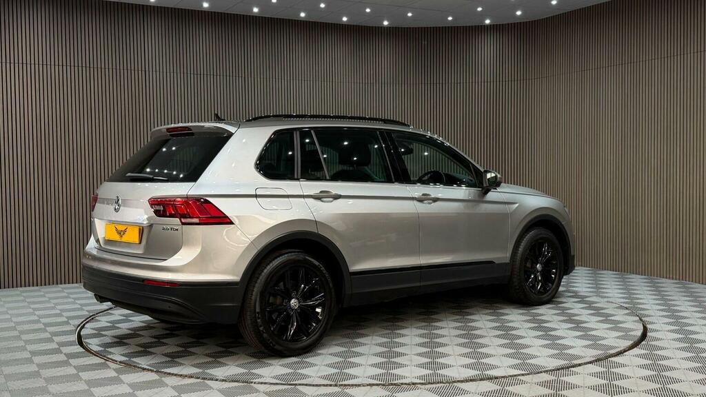 Volkswagen Tiguan 2.0 Tdi Se Navigation Dsg Euro 6 Ss Silver #5