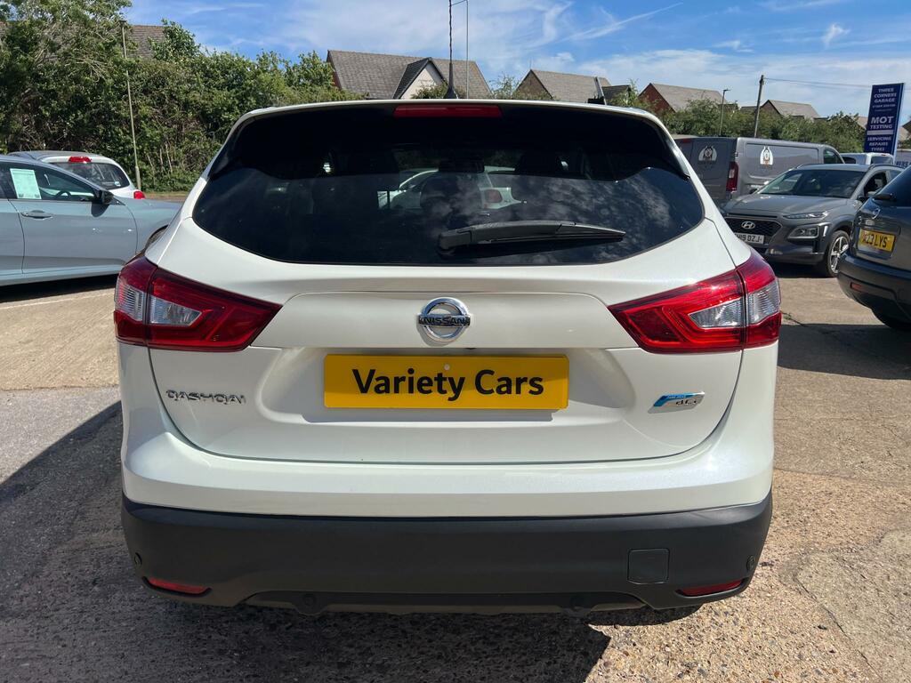 Nissan Qashqai 1.2 Dig-t Acenta 2Wd Euro 5 Ss Black #6