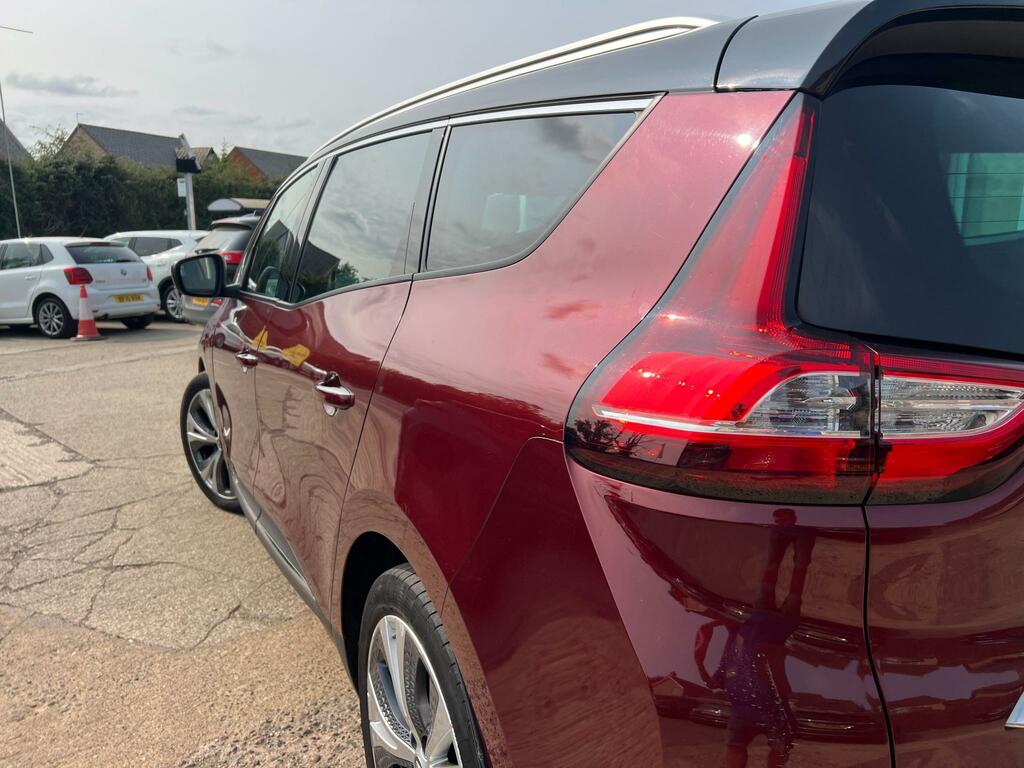 Renault Grand Scenic Iconic Black #10