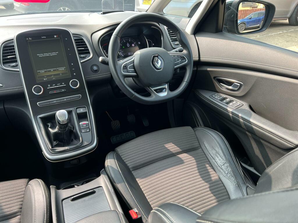 Renault Grand Scenic Iconic Black #16