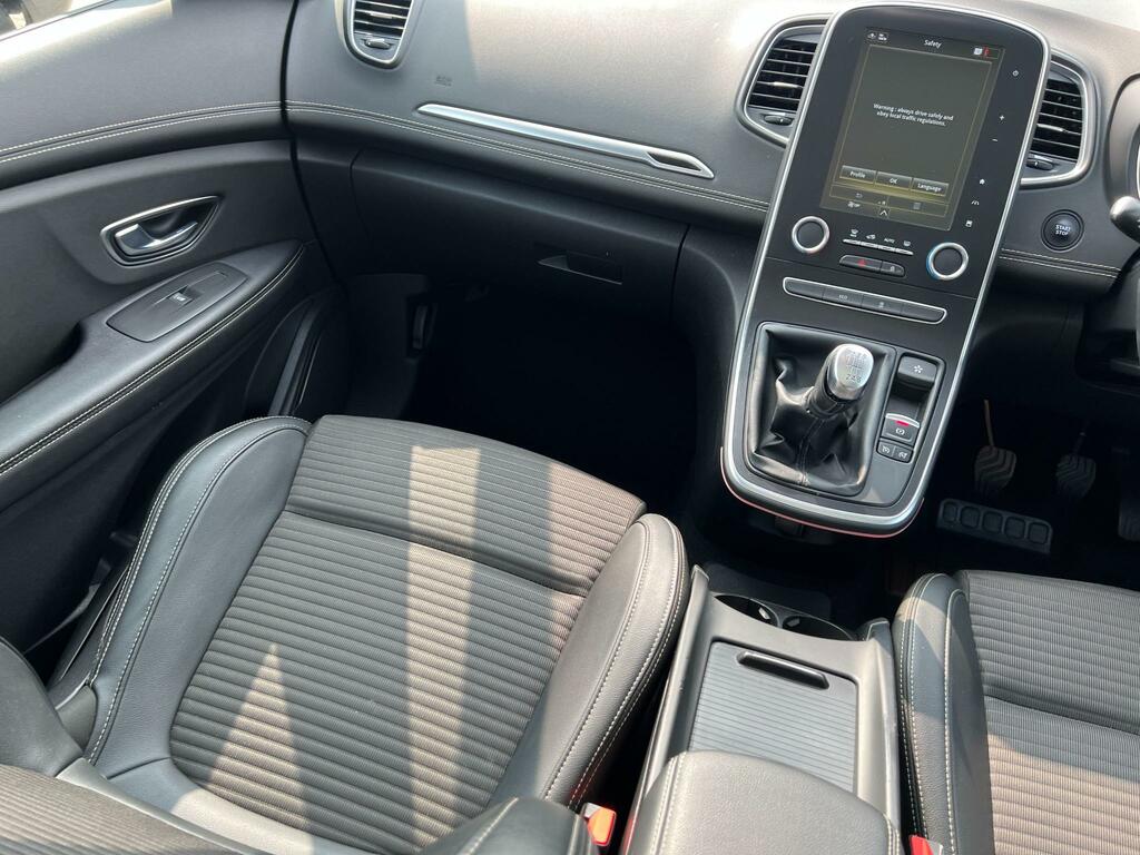 Renault Grand Scenic Iconic Black #17