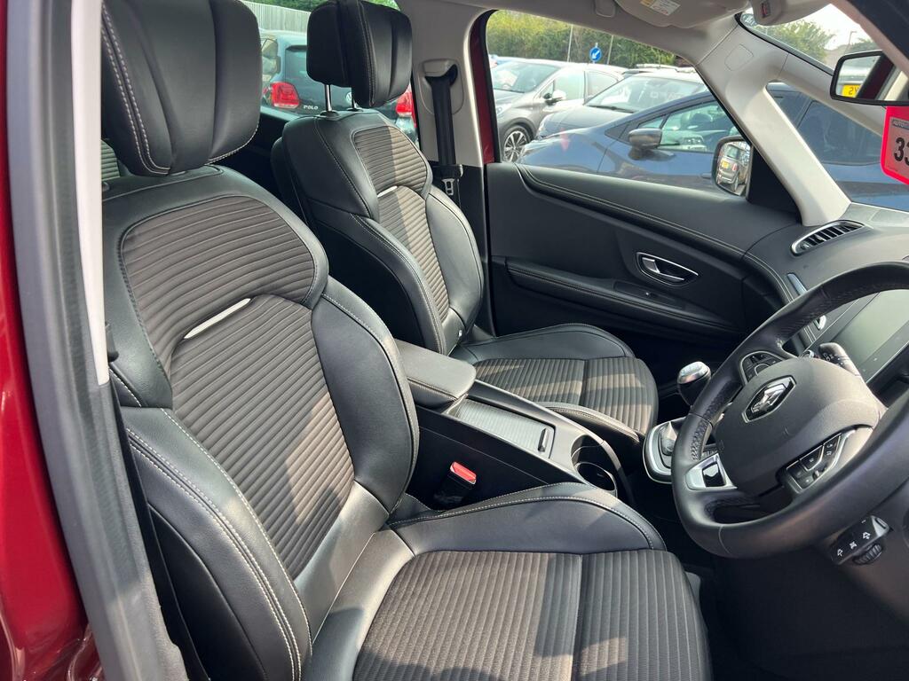 Renault Grand Scenic Iconic Black #32