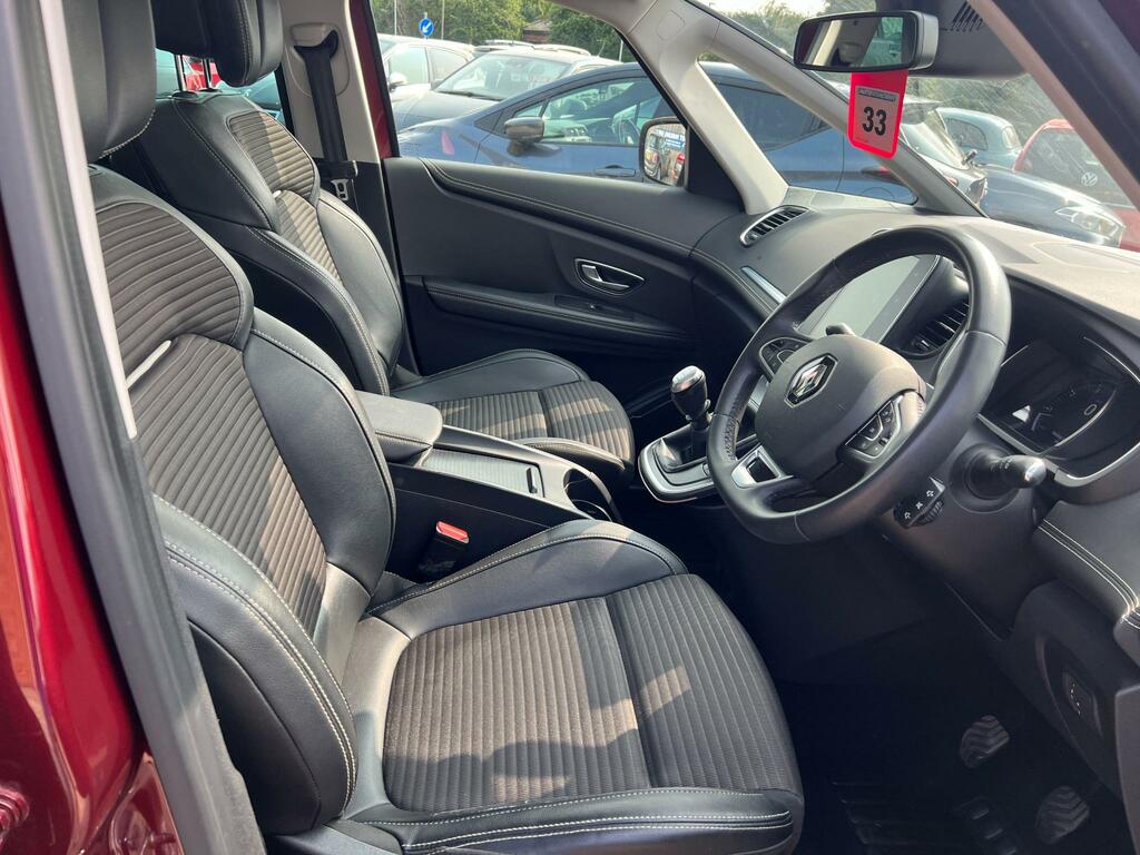 Renault Grand Scenic Iconic Black #31