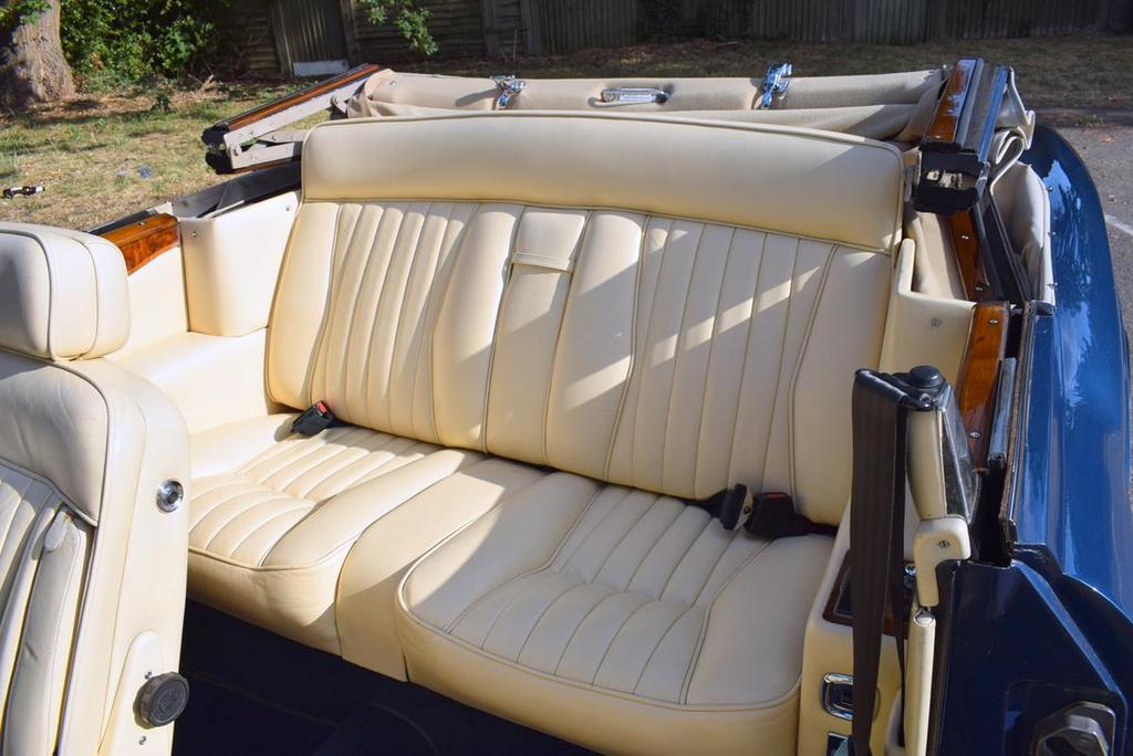 Rolls-Royce Corniche -- B417AHX  #5