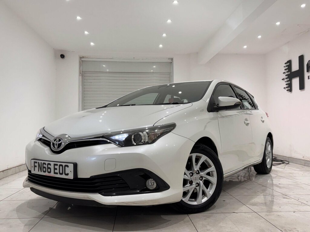 Toyota Auris 1.6 D-4d Business Edition Hatchback Man White #3