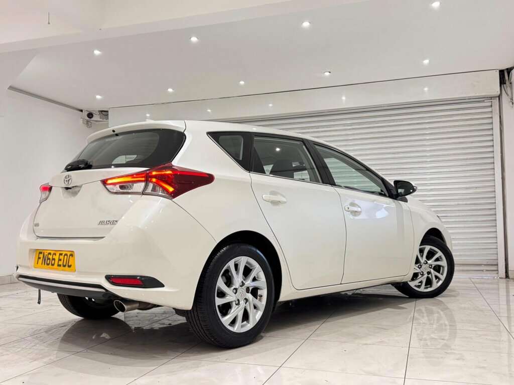 Toyota Auris 1.6 D-4d Business Edition Hatchback Man White #4