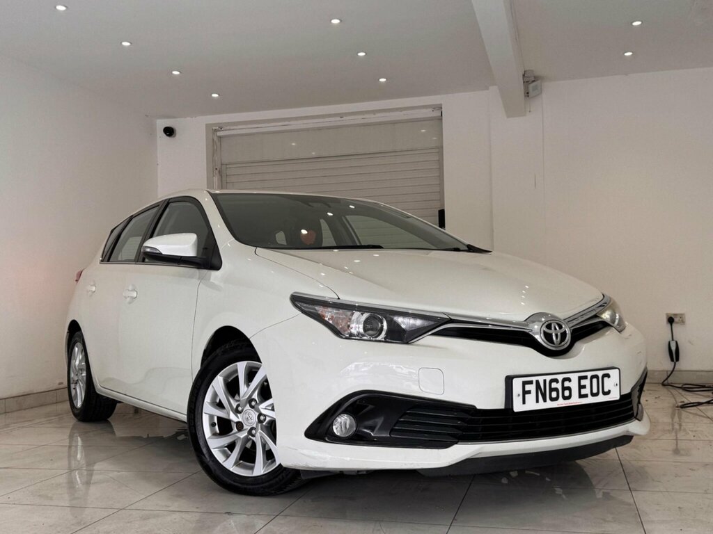 Toyota Auris 1.6 D-4d Business Edition Hatchback Man White