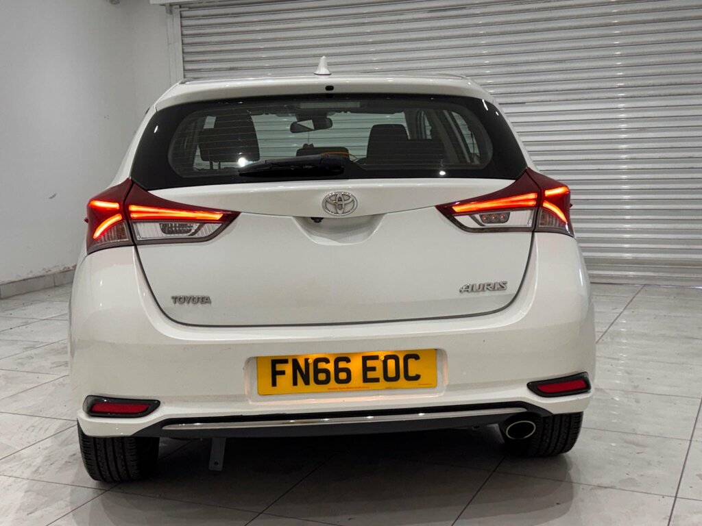 Toyota Auris 1.6 D-4d Business Edition Hatchback Man White #6