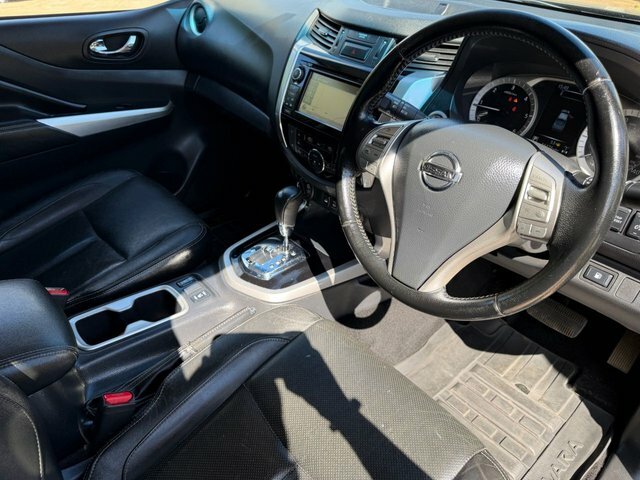 Nissan Navara 2.3L Tekna Yellow #10