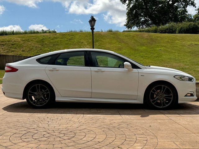 Ford Mondeo 2017 2.0 Tdci St-line Hatchback White #3