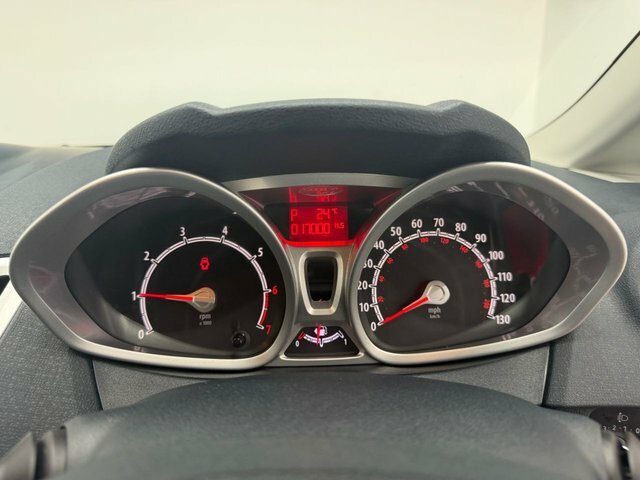 Ford Fiesta 1.25 Zetec Hatchback 129 Gkm, Silver #15
