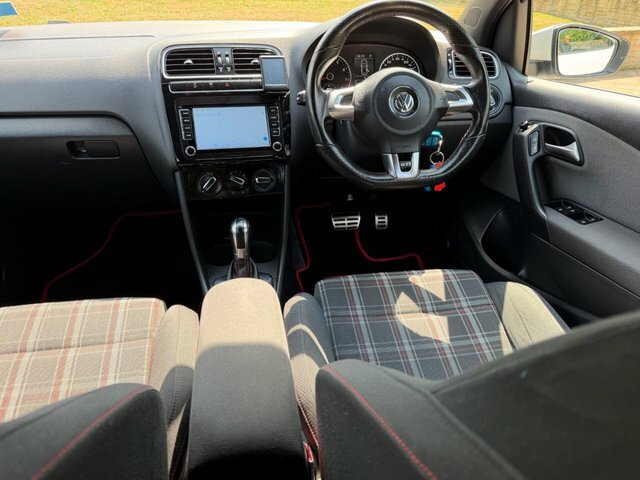 Volkswagen Polo 1.2 Match Hatchback Euro 5 60 P White #18