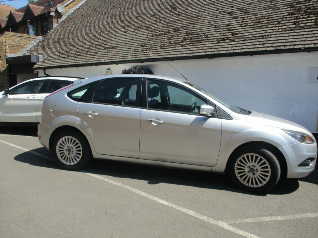 Ford Focus 1.6 Titanium Hatchback 159 Gkm Silver #3