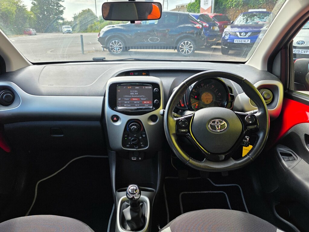 Toyota Aygo 1.0 Vvt-i X-play Hatchback Euro Red #6