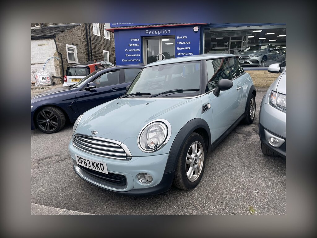 Mini Hatch 1.6 Cooper D Hatchback  #2