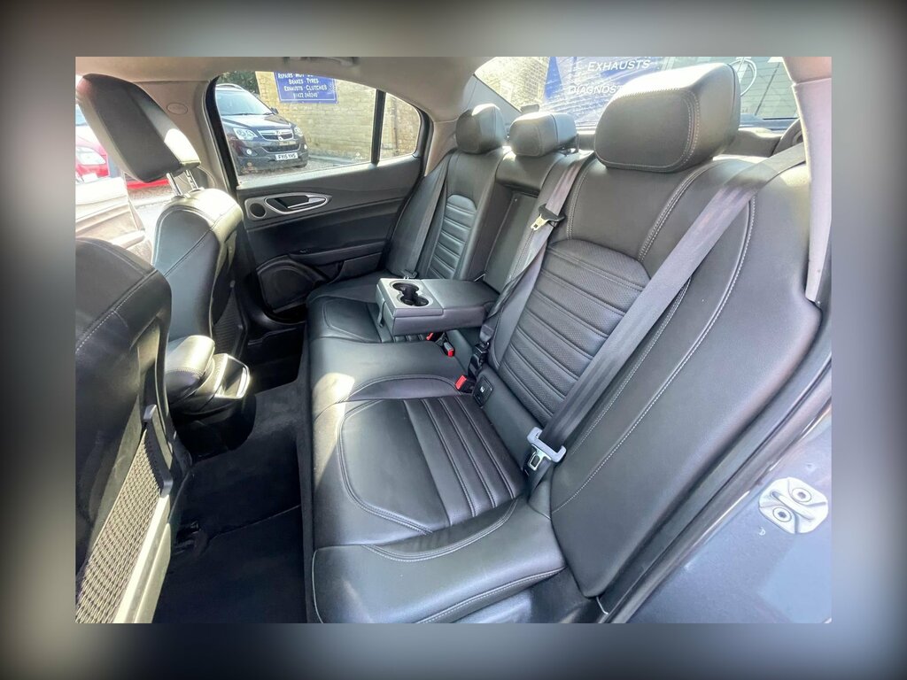 Alfa Romeo Giulia 2.0 Tb 280 Veloce Red #24