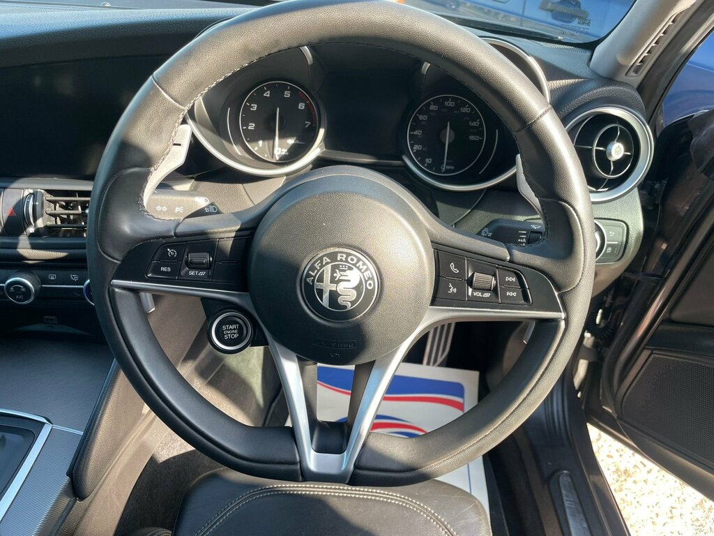 Alfa Romeo Giulia 2.0 Tb 280 Veloce Red #18