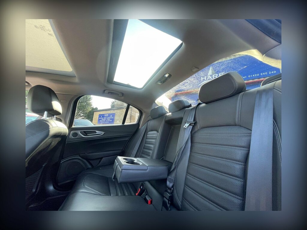 Alfa Romeo Giulia 2.0 Tb 280 Veloce Red #27
