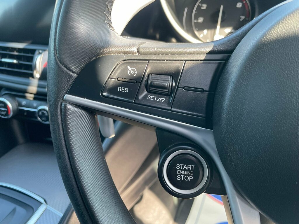Alfa Romeo Giulia 2.0 Tb 280 Veloce Red #22