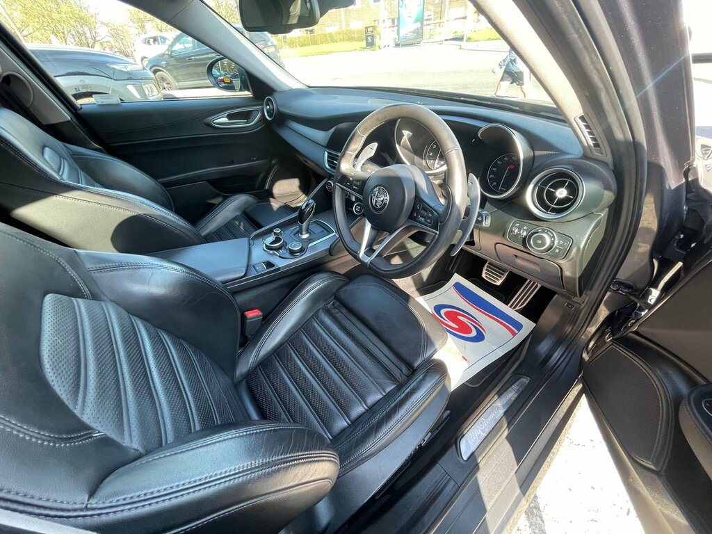 Alfa Romeo Giulia 2.0 Tb 280 Veloce Red #23