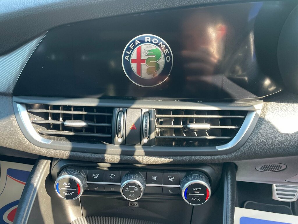 Alfa Romeo Giulia 2.0 Tb 280 Veloce Red #32