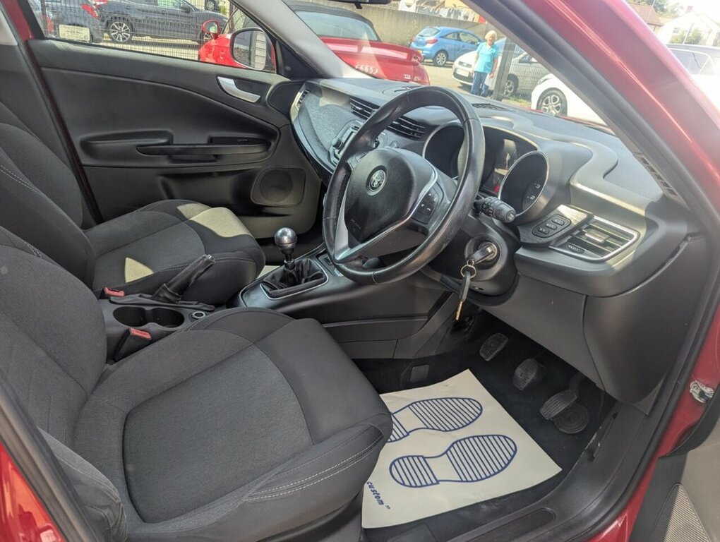 Alfa Romeo Giulietta 1.4L Giulietta Red #4